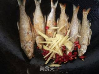 香辣小河鱼的做法步骤：6