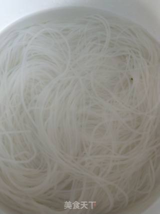 扇贝粉丝蒸白菜的做法步骤：1