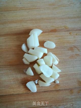 黄瓜炒白玉菇的做法步骤：1