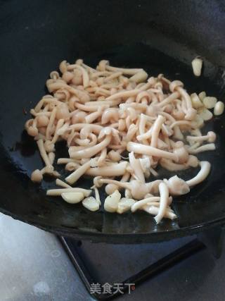 黄瓜炒白玉菇的做法步骤：5