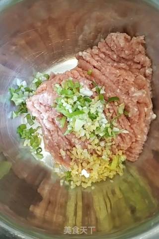 肉丸蒸蛋的做法步骤：1