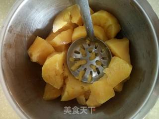 红薯饼的做法步骤：2