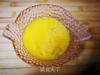 尖椒炒鸡蛋的做法步骤：2
