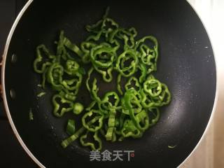 尖椒炒鸡蛋的做法步骤：7