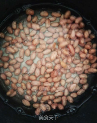 芹菜花生米的做法步骤：1