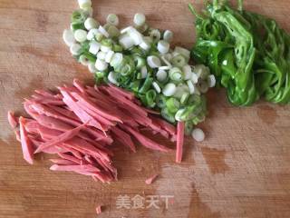 #夏季懒人餐～素炒泡面#的做法步骤：3