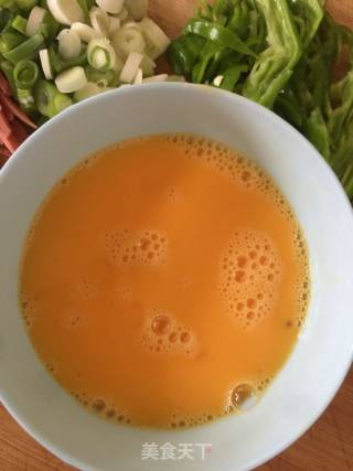 #夏季懒人餐～素炒泡面#的做法步骤：4