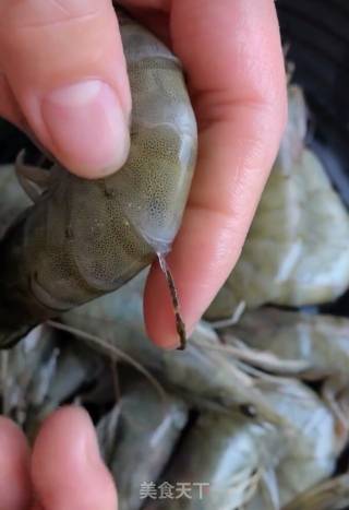 油焖大虾的做法步骤：1