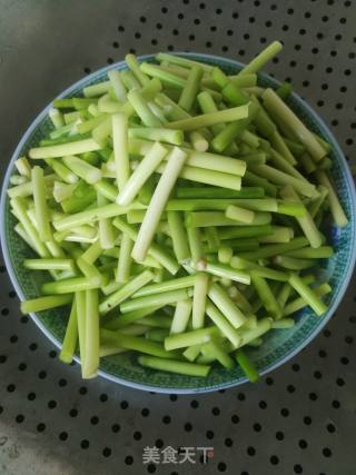 蒜苔肉丝的做法步骤：1