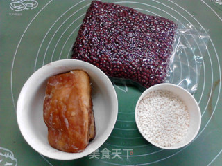 坛子肉红豆粽的做法步骤：1