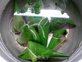 坛子肉红豆粽的做法步骤：18
