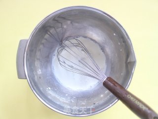 南瓜牛奶布丁的做法步骤：2
