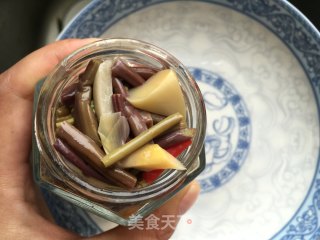 爆炒蕨菜腌笋的做法步骤：1