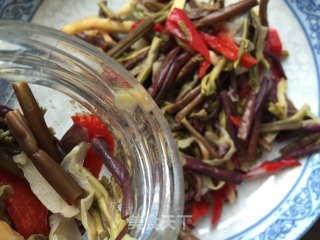 爆炒蕨菜腌笋的做法步骤：2
