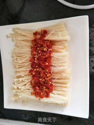 蒜蓉剁椒蒸金针菇的做法步骤：4