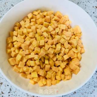 地瓜饼的做法步骤：1