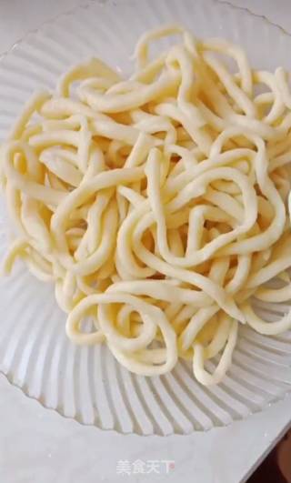土豆面条的做法步骤：7