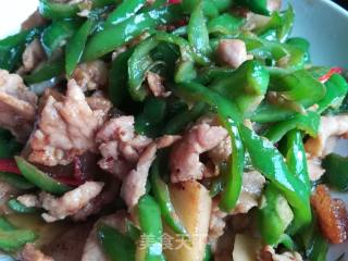 经典湘菜辣椒炒肉的做法步骤：2
