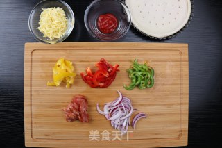 8寸什锦披萨的做法步骤：1