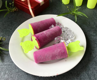 香蕉火龙果牛奶棒冰的做法步骤：12