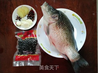 豆豉炖鲫鱼的做法步骤：1