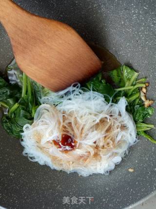 菠菜炒粉丝的做法步骤：7