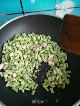 肉丁炒豆角的做法步骤：7