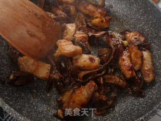 【小森妈妈菜谱】鲜香下饭菜-五花肉炒牛肝菌的做法步骤：8