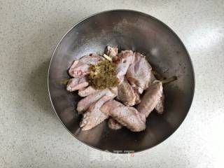 剁椒蒸鸡翅的做法步骤：3
