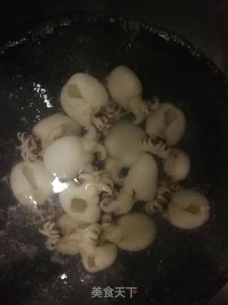 烧椒墨鱼仔的做法步骤：2