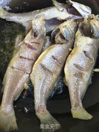 黄豆炖鱼的做法步骤：4
