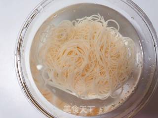 【宝宝辅食】鸡丝凉拌面的做法步骤：6