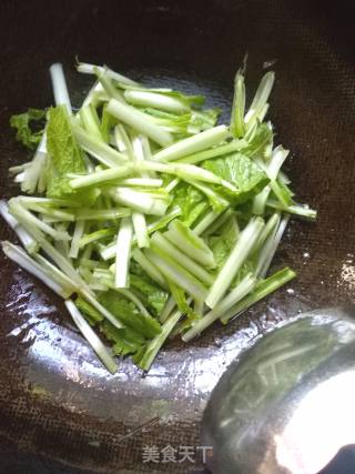 剁椒小白菜的做法步骤：4