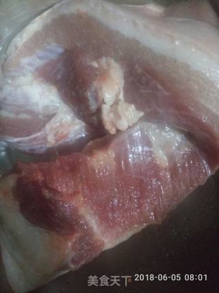 梅菜扣肉的做法步骤：1