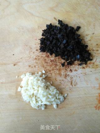蒜蓉豆豉炒四季豆的做法步骤：1