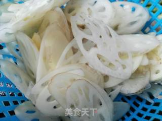 清炒藕片的做法步骤：1