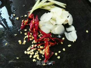 炒小河虾的做法步骤：1