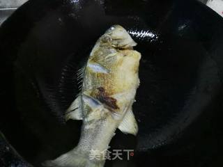 双椒鲈鱼的做法步骤：2