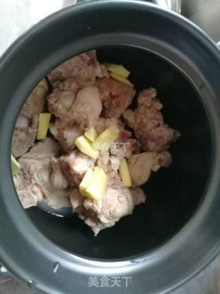 萝卜猪骨汤的做法步骤：4