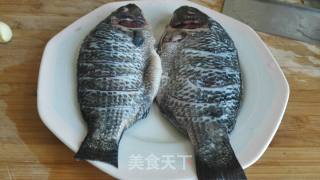 鲫鱼炖豆腐的做法步骤：1