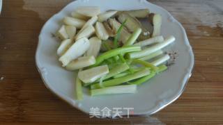 鲫鱼炖豆腐的做法步骤：2