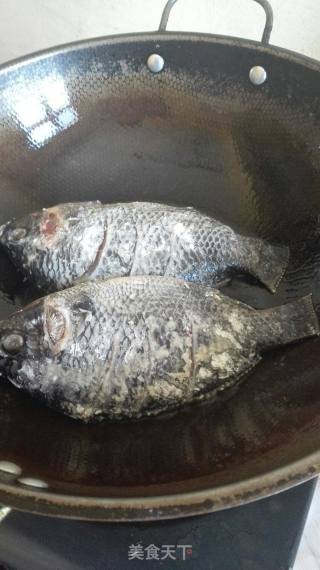 鲫鱼炖豆腐的做法步骤：6