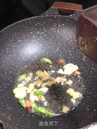 毛豆炒仔鸡的做法步骤：4