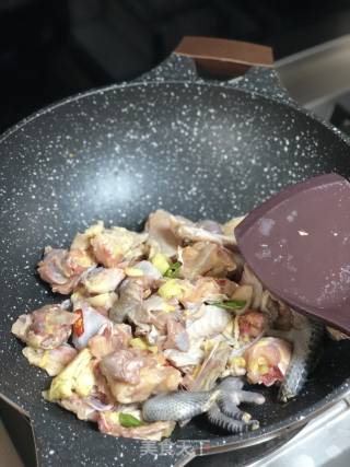 毛豆炒仔鸡的做法步骤：5