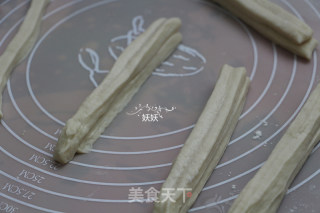 蓬松大油条的做法步骤：8