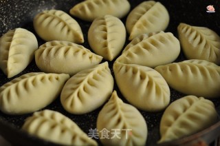 西葫芦牛肉水煎包的做法步骤：14