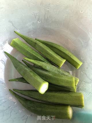 白灼秋葵的做法步骤：1