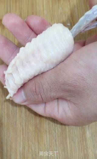 可乐鸡翅的做法步骤：1