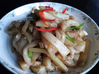茄条炒榨菜的做法步骤：1