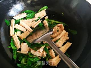 青椒炒腐竹的做法步骤：5